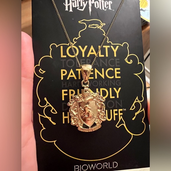 Hufflepuff Crest Gold Metal Necklace - Picture 2 of 2